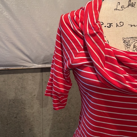 Ann Taylor GUC red stripe shirt sze medium - Picture 3 of 5